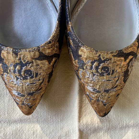 Gold Anne Klein slingbacks size 9M - Picture 2 of 7